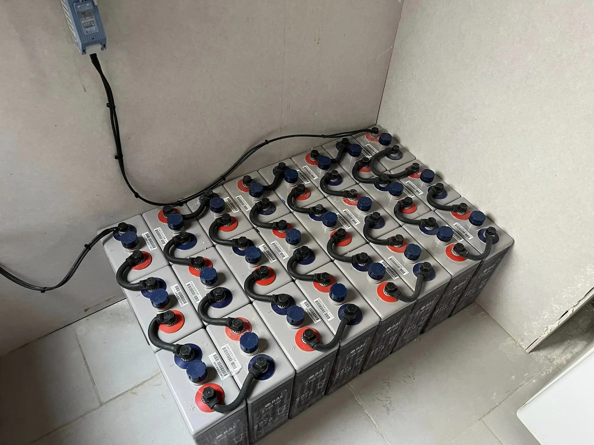 Instalaciones eléctricas en casas particulares y comercios · Sotolux Sl · Servicios profesionales de Instalaciones eléctricas residenciales, comerciales e industriales. Proyectos de electridad-ingenieria. Especialistas en instalaciones de telecomunicaciones y mantenimientos correctivos de instalaciones. Acometemos cualquier Proyectos de instalaciones solares que puedas necesitar